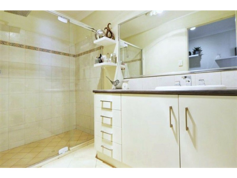 3/27 Gladstone Street, Newtown QLD 4350