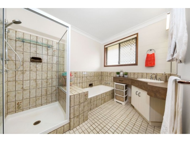 40 Hinkler Crescent, Wilsonton QLD 4350