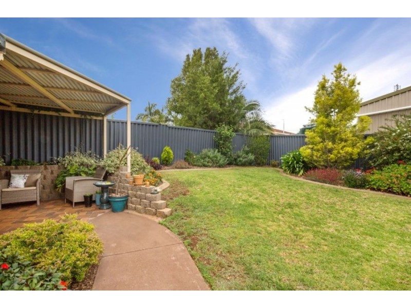 40 Hinkler Crescent, Wilsonton QLD 4350