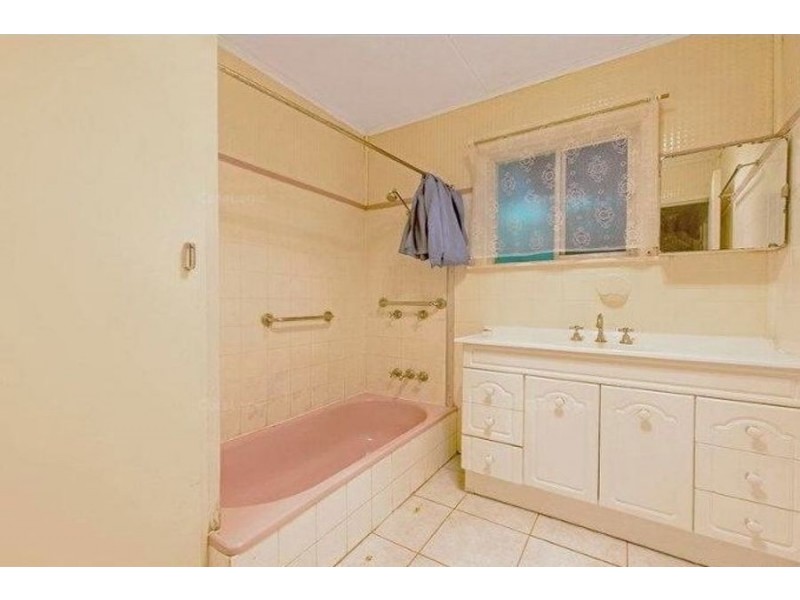 10a Esmond Street, Rockville QLD 4350