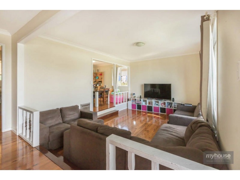 17 Martini Street, Mount Lofty QLD 4350