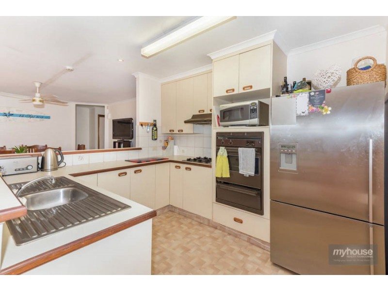 9 Prowse Street, Rockville QLD 4350