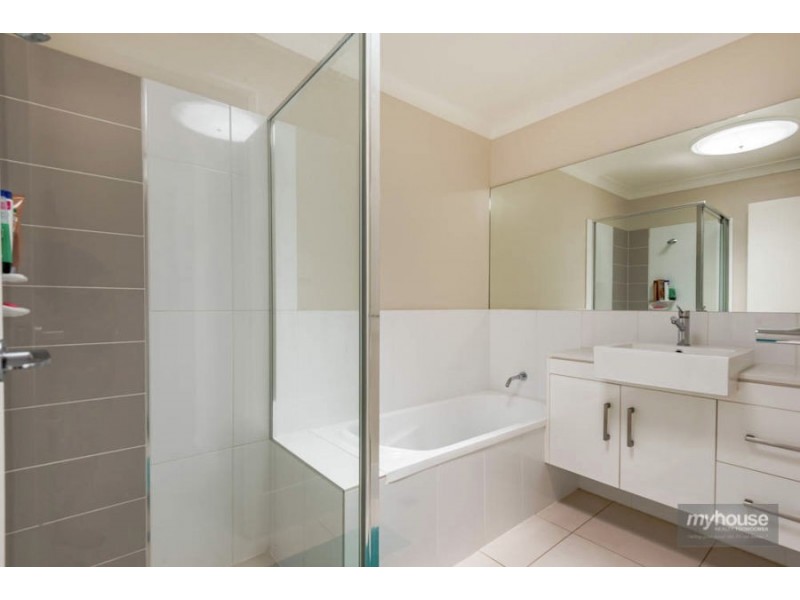 2/152 Kearney Street, Kearneys Spring QLD 4350