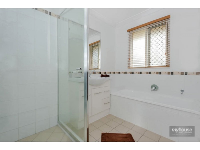 34 Wareena Crescent, Glenvale QLD 4350