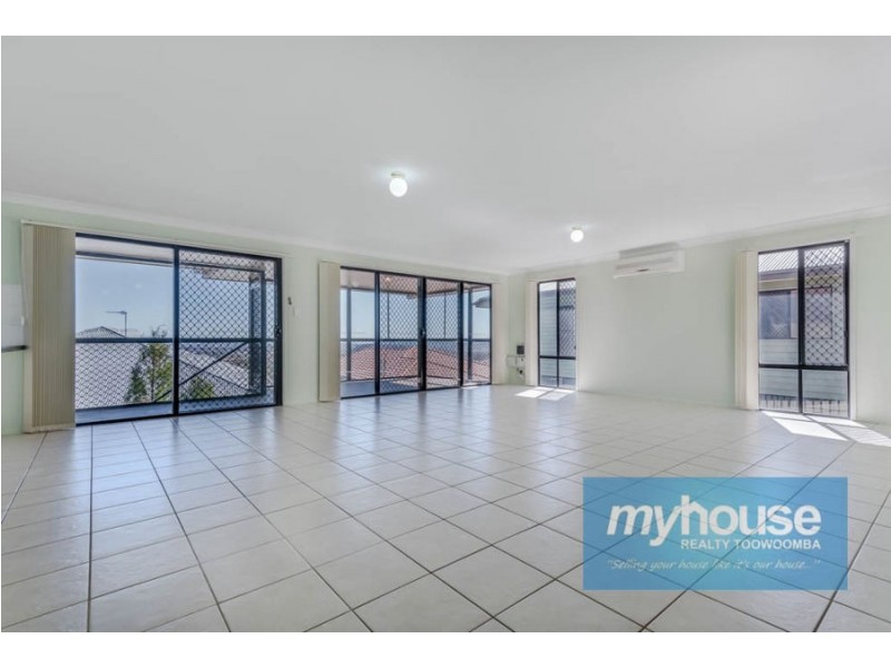 5 Dodson Crescent, Mount Kynoch QLD 4350