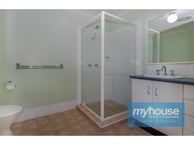 5 Dodson Crescent, Mount Kynoch QLD 4350