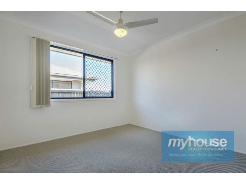 5 Dodson Crescent, Mount Kynoch QLD 4350