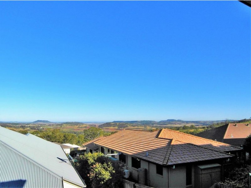 5 Dodson Crescent, Mount Kynoch QLD 4350