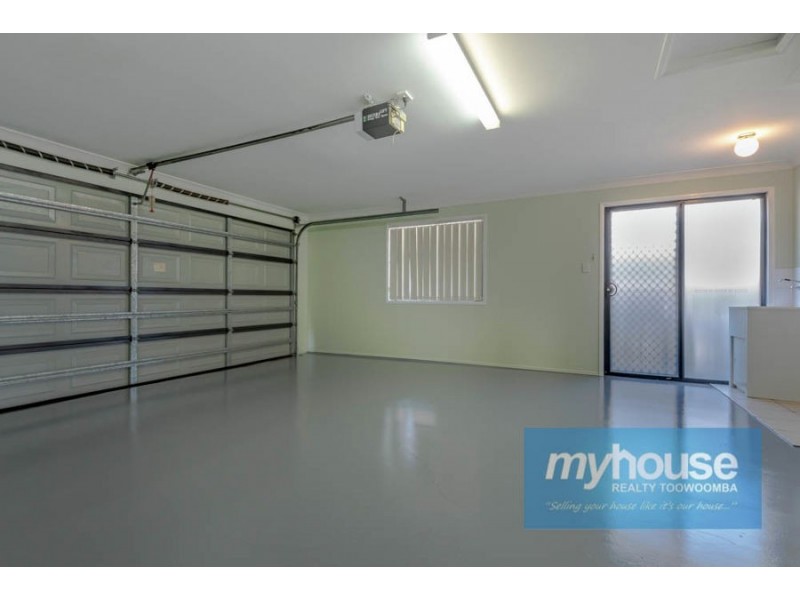 5 Dodson Crescent, Mount Kynoch QLD 4350