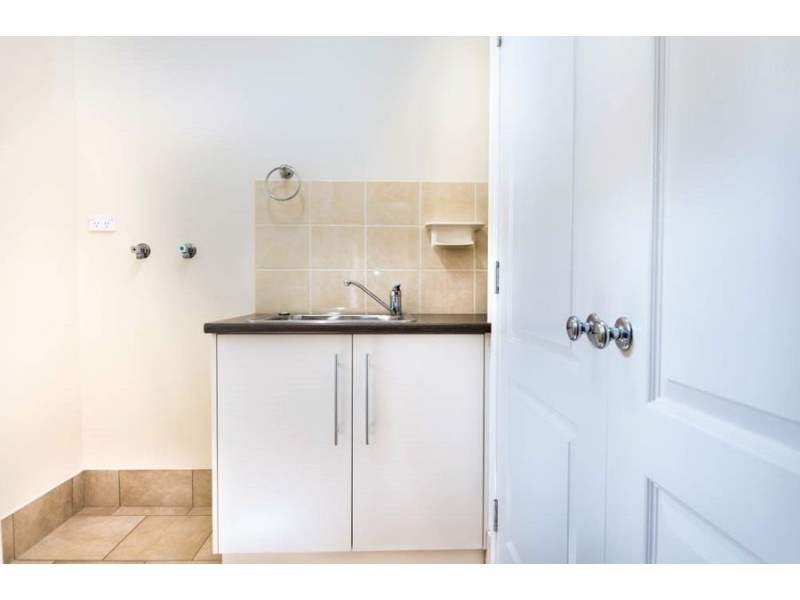 2/353 Greenwattle Street, Wilsonton QLD 4350