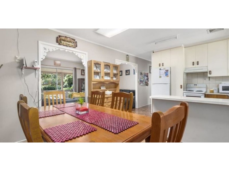 6 Athol Street, Harlaxton QLD 4350