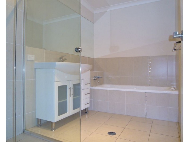 2/150 Tor Street, Rockville QLD 4350