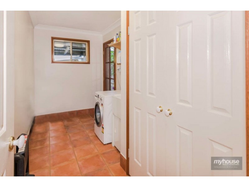 2 Weir Court, Harristown QLD 4350