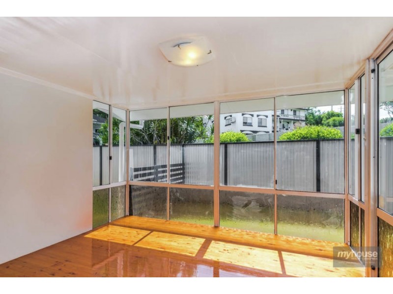 25A North Street, Mount Lofty QLD 4350