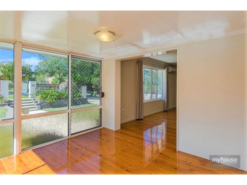 25A North Street, Mount Lofty QLD 4350