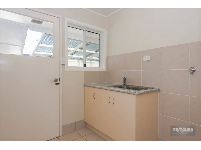 25A North Street, Mount Lofty QLD 4350