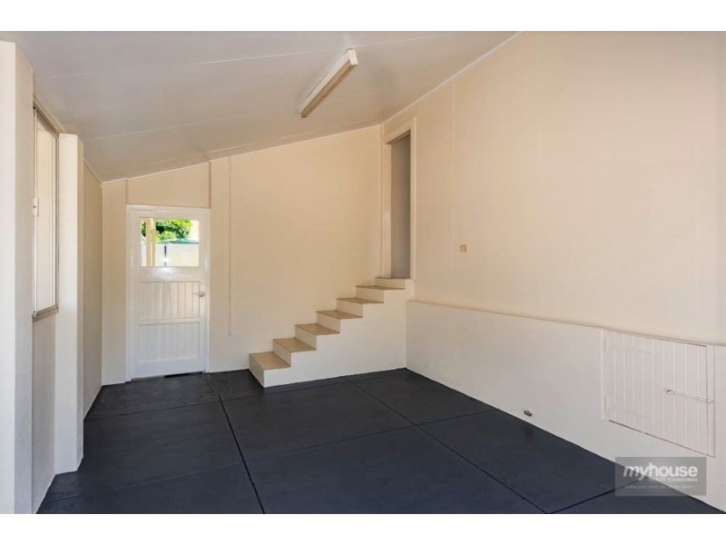 25A North Street, Mount Lofty QLD 4350