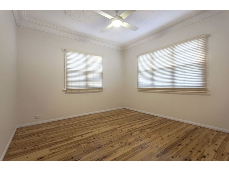 210a Campbell Street, Newtown QLD 4350