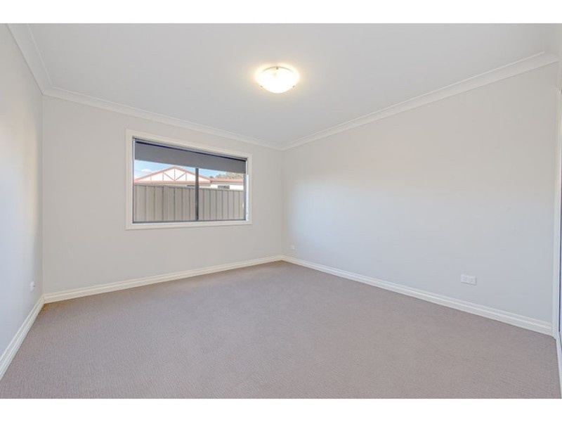 225 New England Highway, Harlaxton QLD 4350