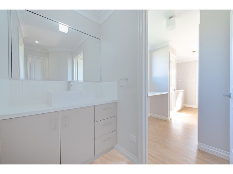 225 New England Highway, Harlaxton QLD 4350