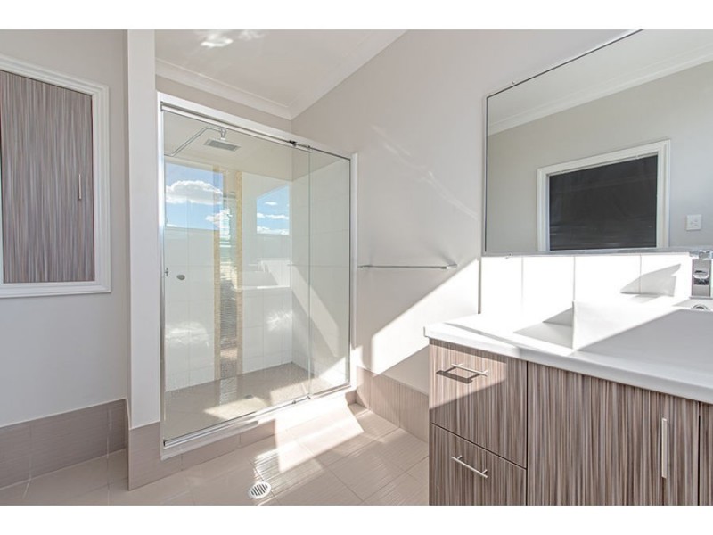 225 New England Highway, Harlaxton QLD 4350