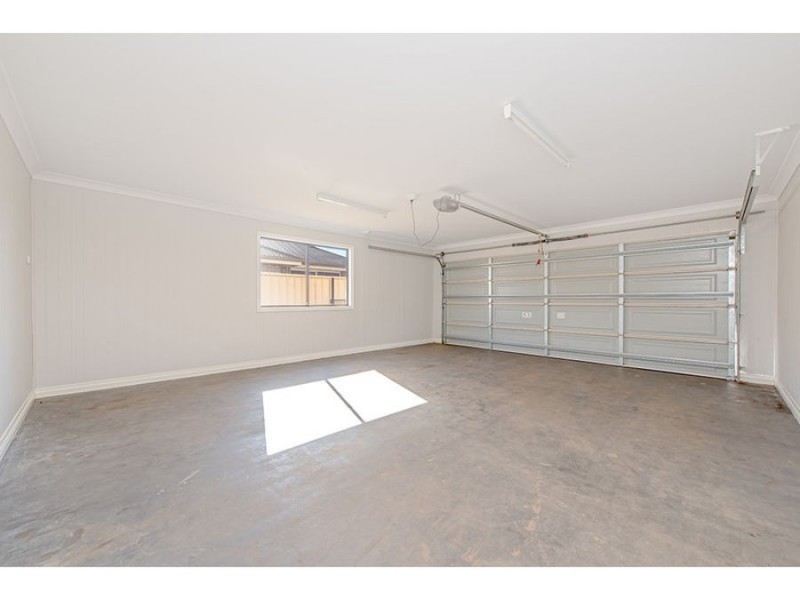 225 New England Highway, Harlaxton QLD 4350