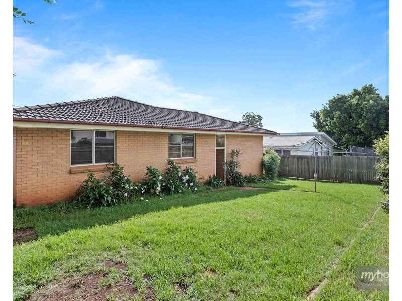 38 McNamara, Centenary Heights QLD 4350