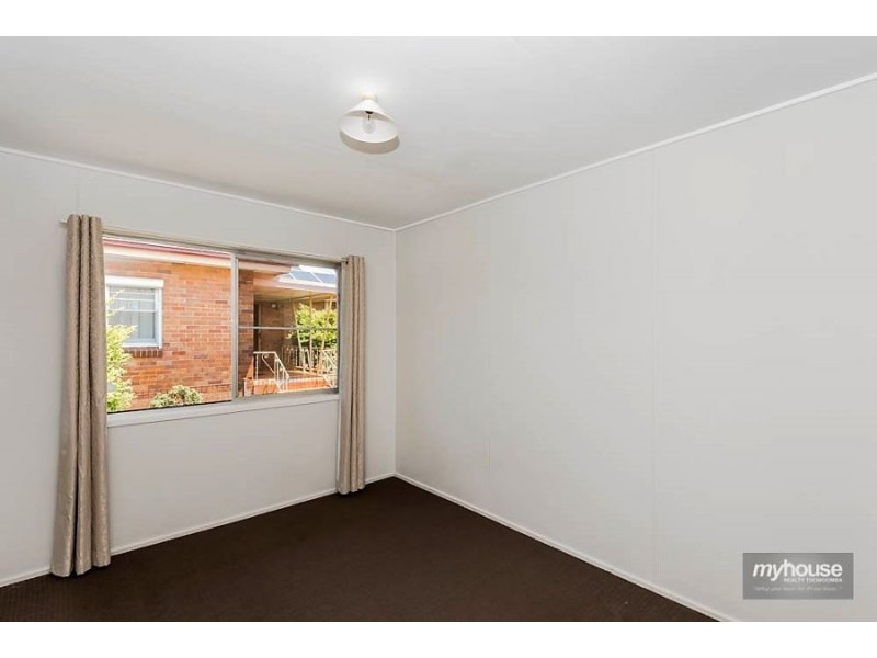 8 Ranfurley Street, Newtown QLD 4350