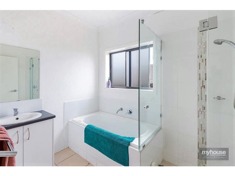 3 Madeleine Court, Glenvale QLD 4350