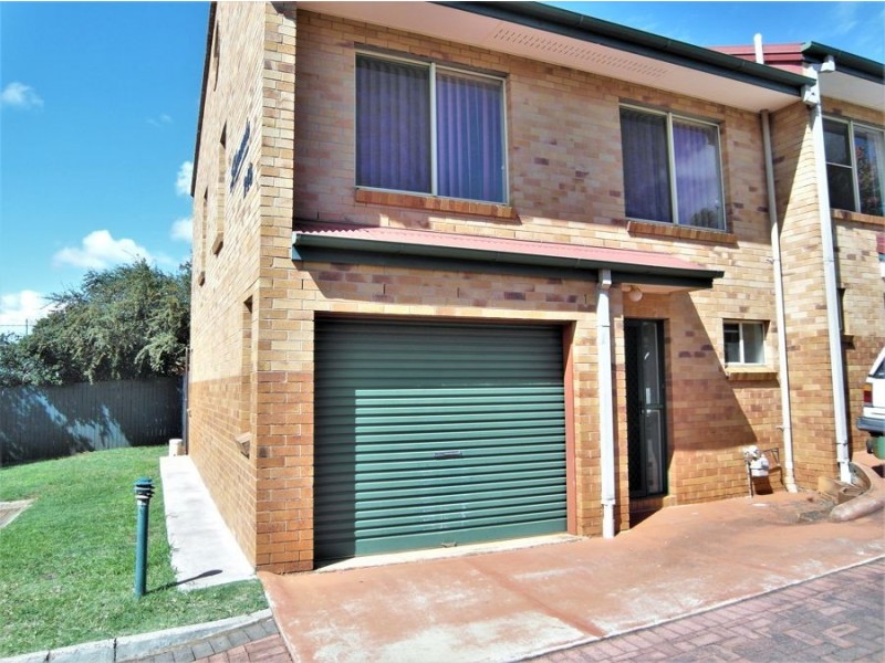 1/248 James Street, Harristown QLD 4350