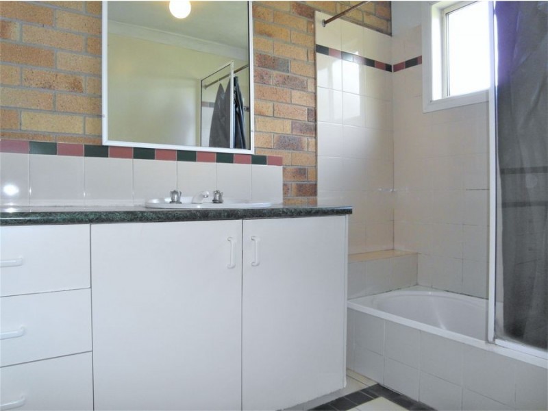 1/248 James Street, Harristown QLD 4350