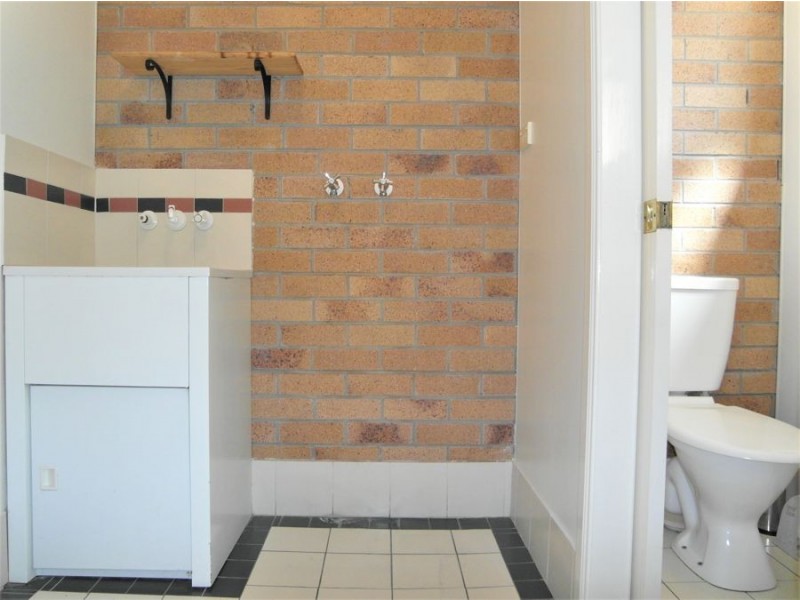 1/248 James Street, Harristown QLD 4350