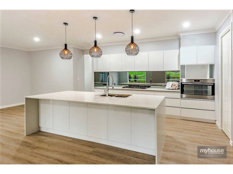 4 Grayne Court, Highfields QLD 4352