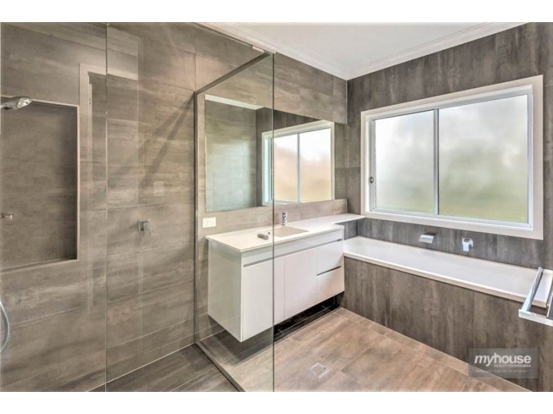 4 Grayne Court, Highfields QLD 4352