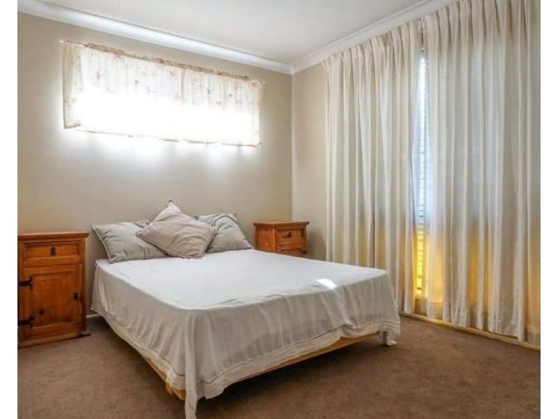 16 Hazel Street, Centenary Heights QLD 4350