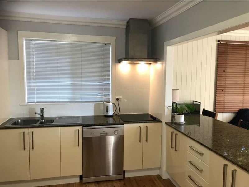 18 Gladstone Street, Newtown QLD 4350