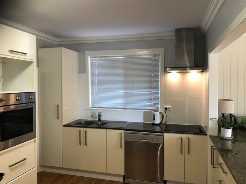 18 Gladstone Street, Newtown QLD 4350