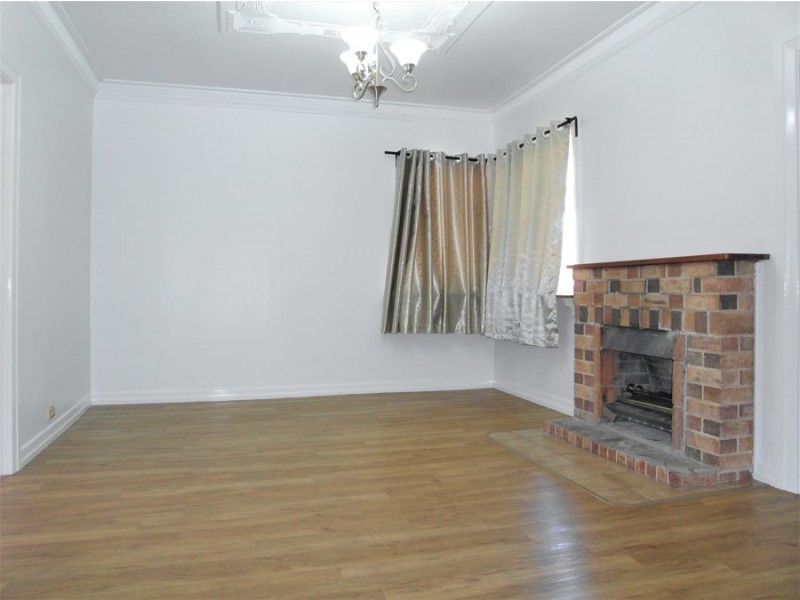 325 South Street, Harristown QLD 4350