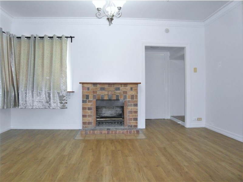 325 South Street, Harristown QLD 4350