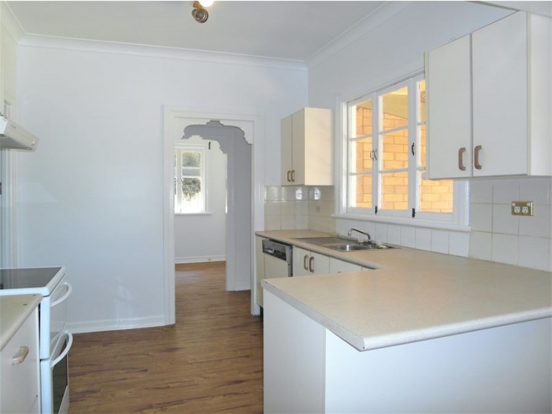 325 South Street, Harristown QLD 4350