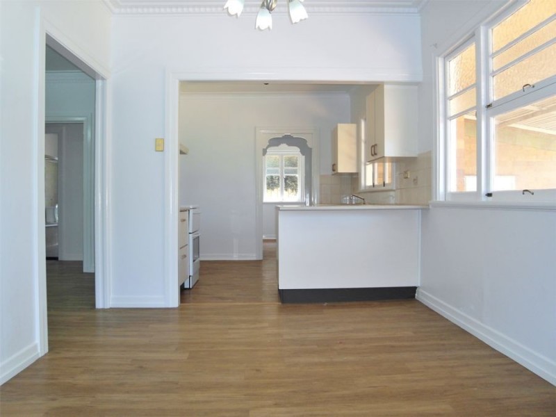 325 South Street, Harristown QLD 4350