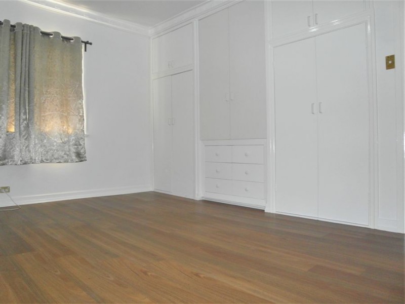 325 South Street, Harristown QLD 4350