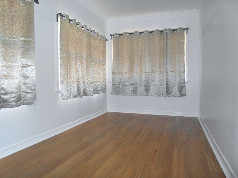 325 South Street, Harristown QLD 4350