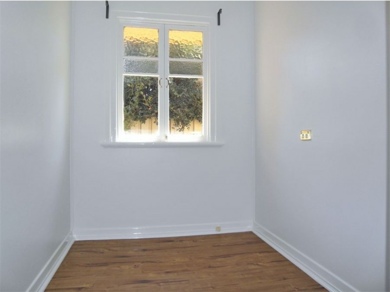 325 South Street, Harristown QLD 4350