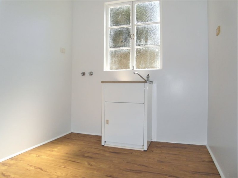 325 South Street, Harristown QLD 4350