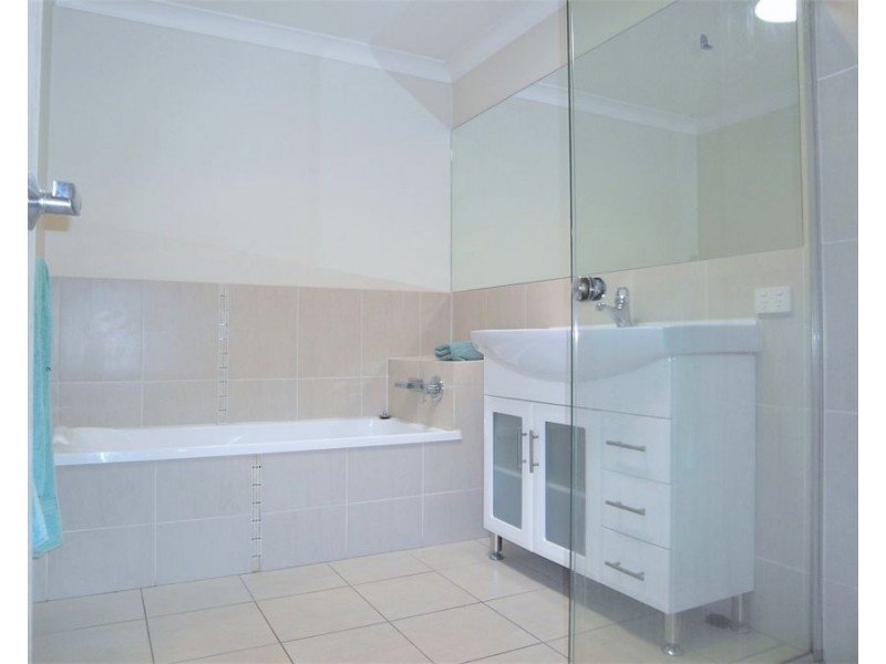 1/150 Tor Street, Rockville QLD 4350
