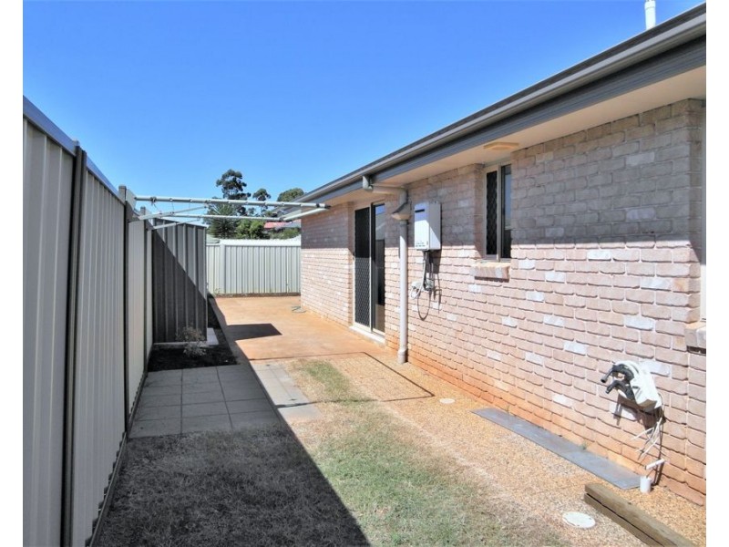 1/150 Tor Street, Rockville QLD 4350