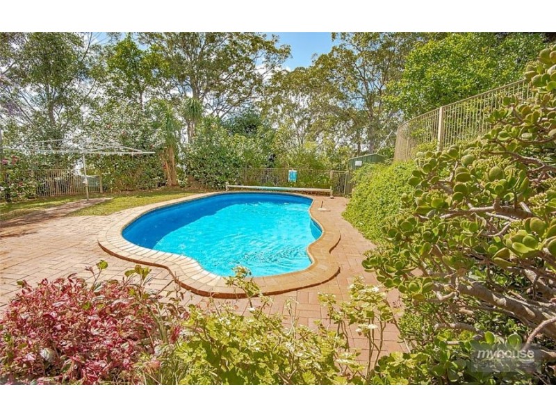 19 Harvey Street, Mount Lofty QLD 4350