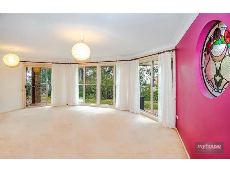 19 Harvey Street, Mount Lofty QLD 4350