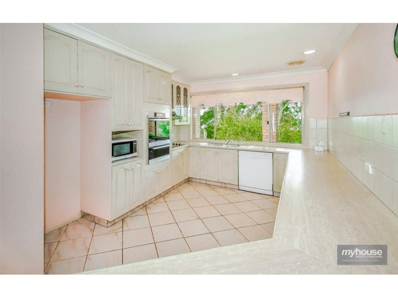 19 Harvey Street, Mount Lofty QLD 4350
